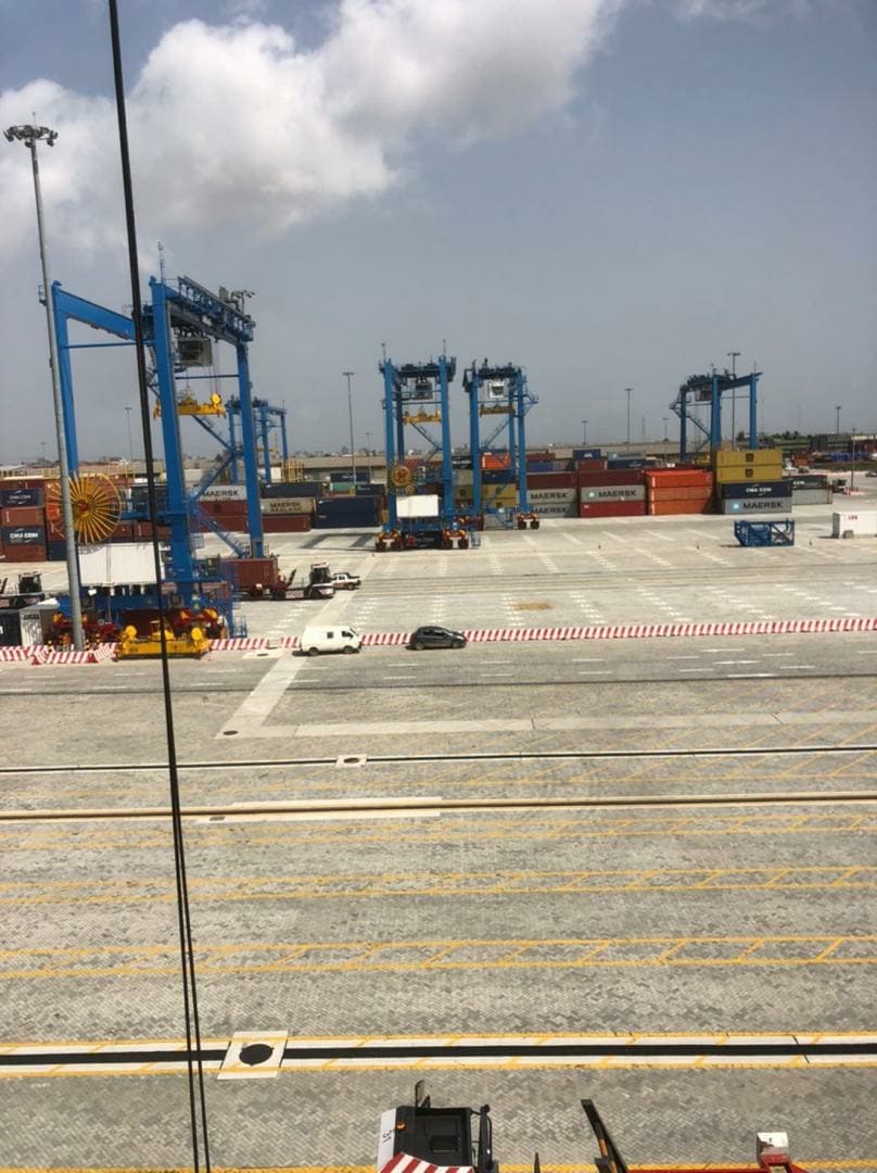 Filet de provisions en approche - vue depuis le pont
