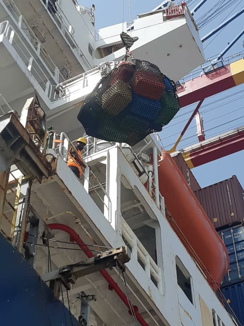 Camion HHA en cours de dechargement au quai - Cote d'Ivoire Terminal